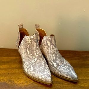 Snakeskin print ankle boots